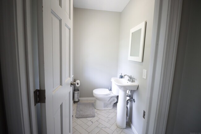 Photo - 205 Perkins St