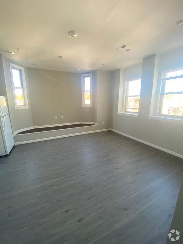 Building Photo - 4900 Unruh Ave Rental
