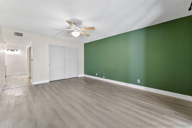 5800 Camino Del Sol Unit 102