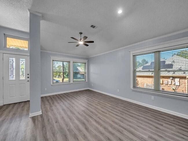 Photo - 307 Illinois Dr