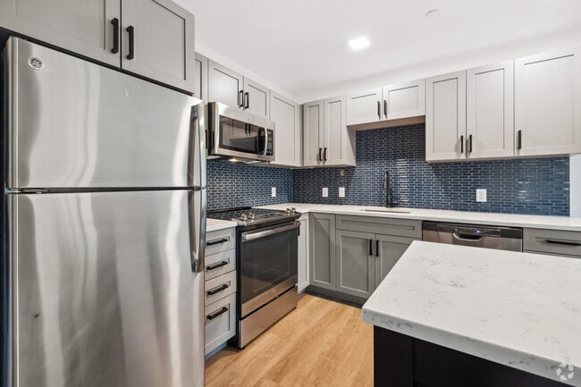 1BR, 1BA - 759SF