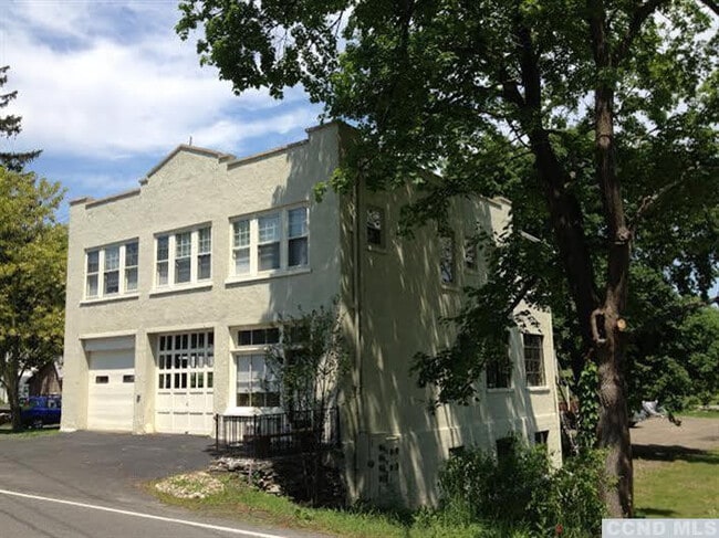 Building Photo - 224 Main St