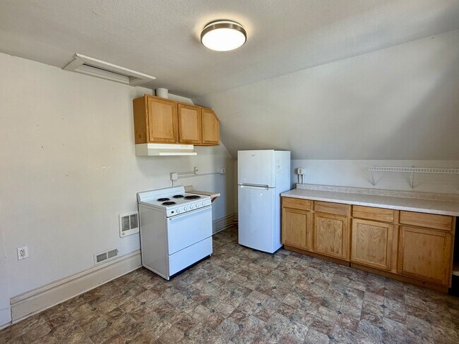 724 Washington St Unit Upper
