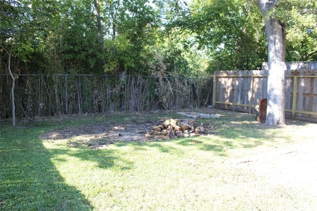 Photo - 2914 Pitzlin St