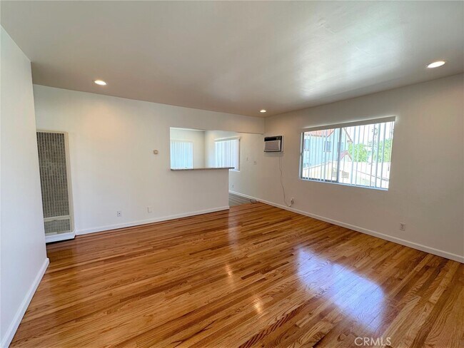 Photo - 415 N 2nd St