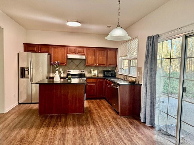 Photo - 613 Friars Head Ct NE