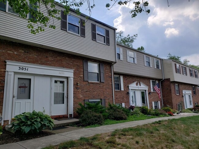 Building Photo - 3 Bedroom Townhouse in South Park