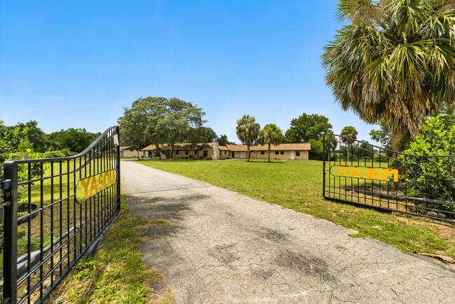 Building Photo - 8094 SW 52nd Ct Rental