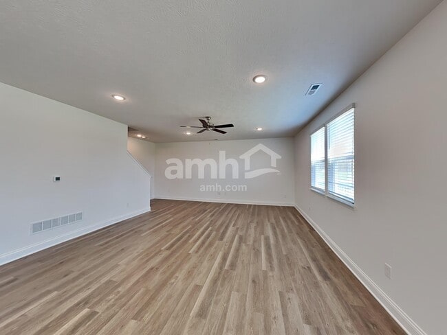 Photo - 1136 Heritage Blvd