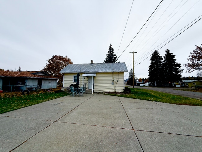 Photo - 105 3rd Ave W
