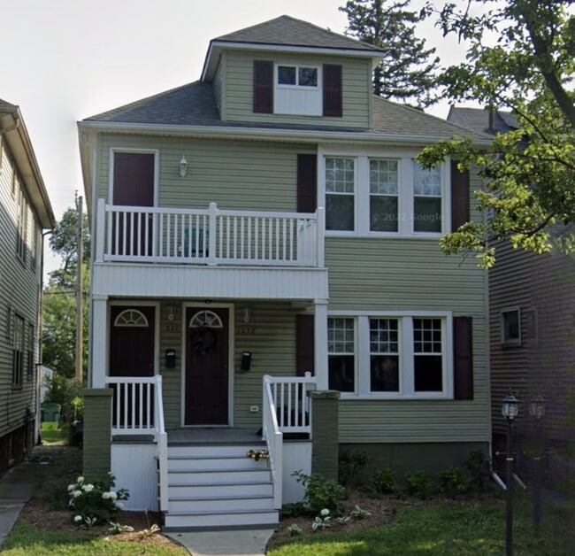 Building Photo - 1238 Wayburn St Unit Lower Rental