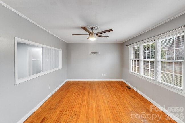 Photo - 909 Marion St