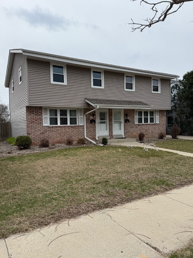 Building Photo - 9221-9223 W Morgan Ave - 9223