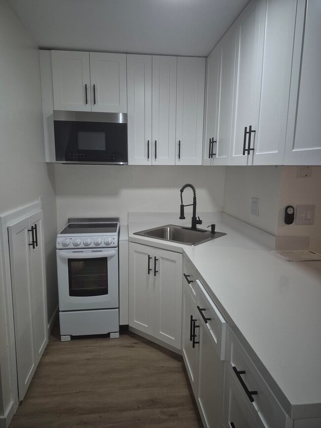 Photo - Lloyd Court Apartments