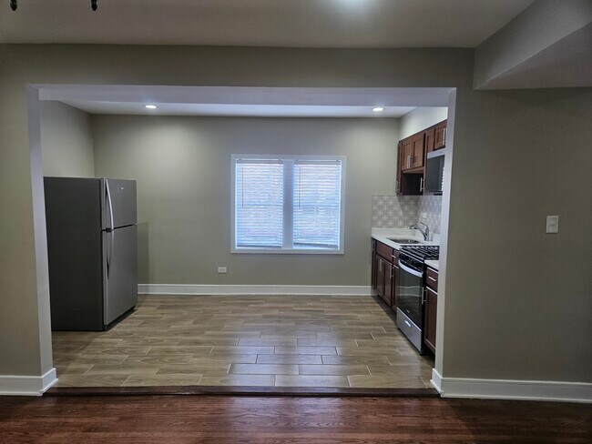 Photo - 3040 N Cicero Ave