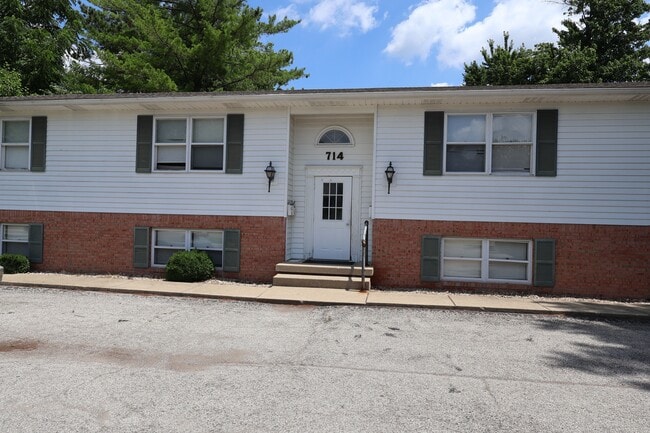 Building Photo - 714 S State St Unit 3