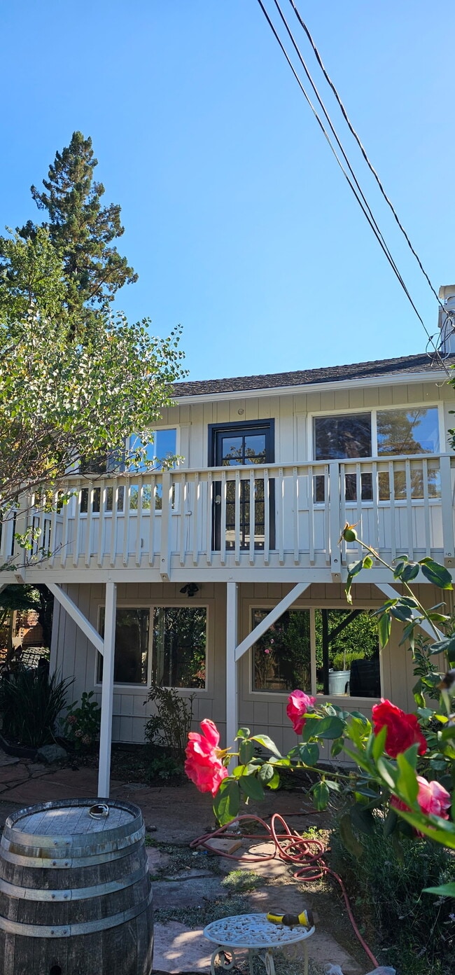 Building Photo - 5 Locust Ave Rental