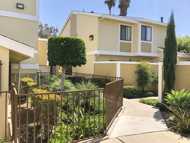 Ladera Vista Apartments - Ladera Vista Apartments