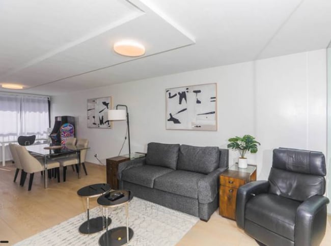 Building Photo - Renovated Fully Furnished 1 Bedroom at Dis...