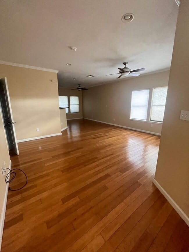 Photo - 1038 E 43rd St Unidad B