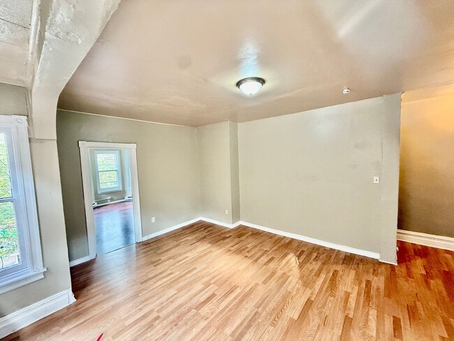 Building Photo - 43 S 13th St Unit 2