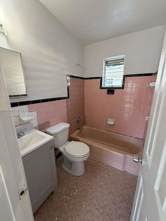 Photo - 132 NE 70th St Unit Back