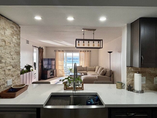 Building Photo - 1501 SW 134th Way Unit 304d