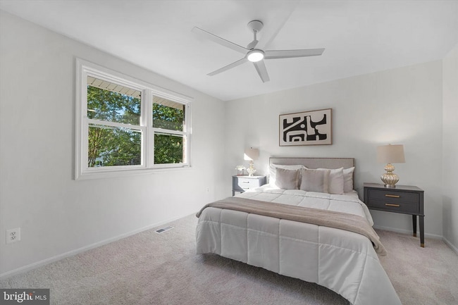 Photo - 10116 Dundalk St