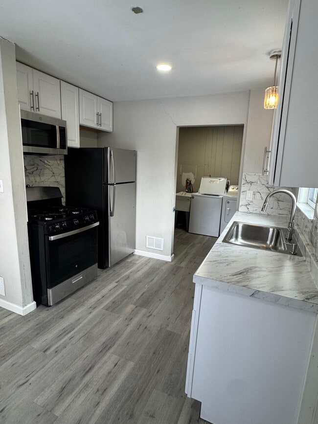 Photo - 5901 Roosevelt St