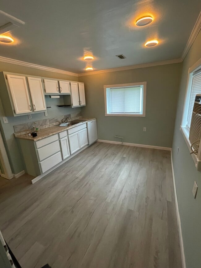 Photo - 13429 Kirton Ave