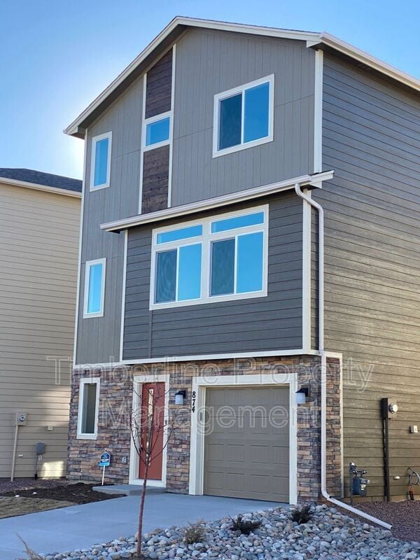 Building Photo - 874 Grissom Dr. Rental
