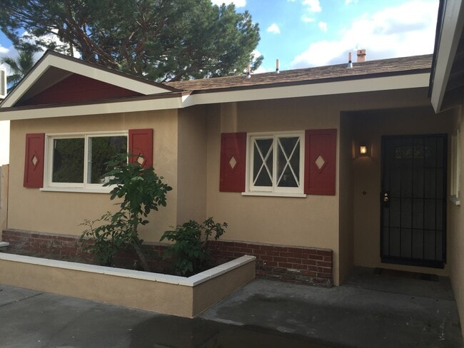 Building Photo - 3BD/2BA HOUSE - 848 E.YALE St.