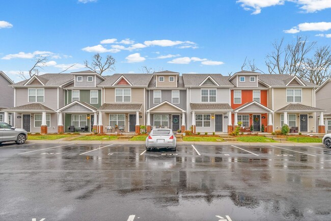 Photo - 2 Bedroom Condo For Rent With Community Swimming Pool!