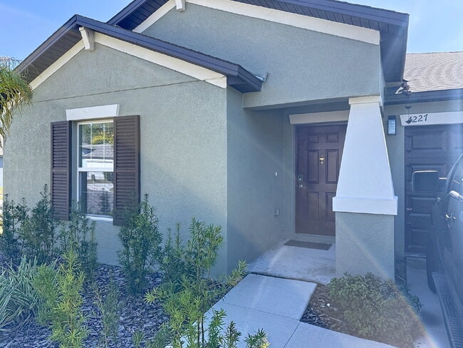 Building Photo - Beautiful 3 bedroom, 2 bath single family home awaits you!