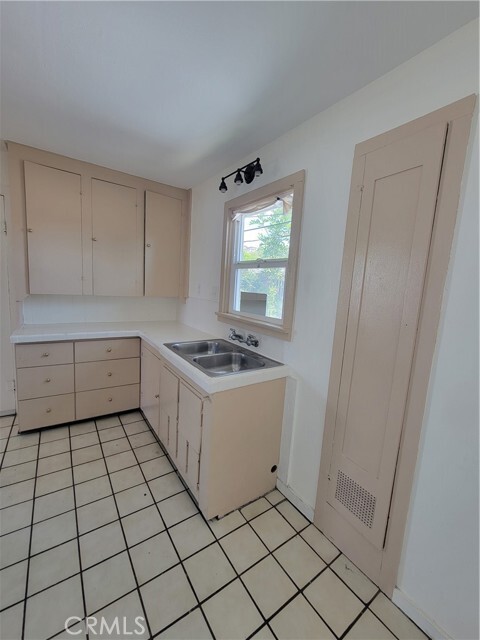 Photo - 2012 Cherry Ave Casa Adosada