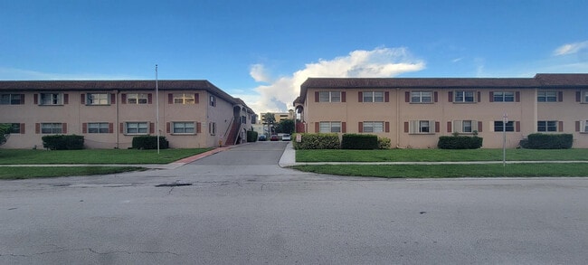 Building Photo - 600 SW 2nd Ave Unit 235