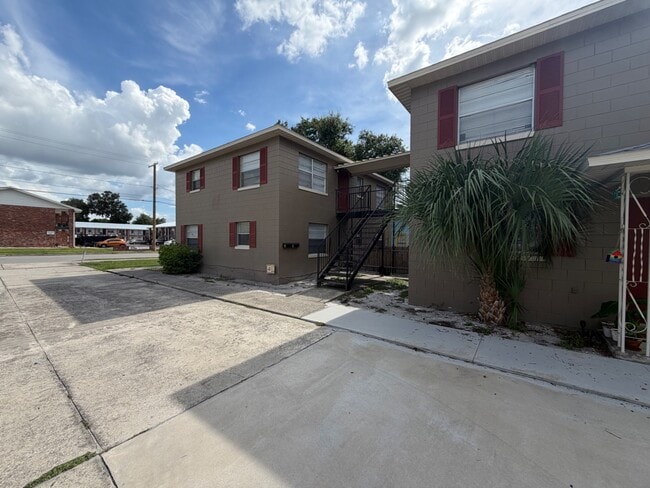 Photo - 151 Avenue C SE