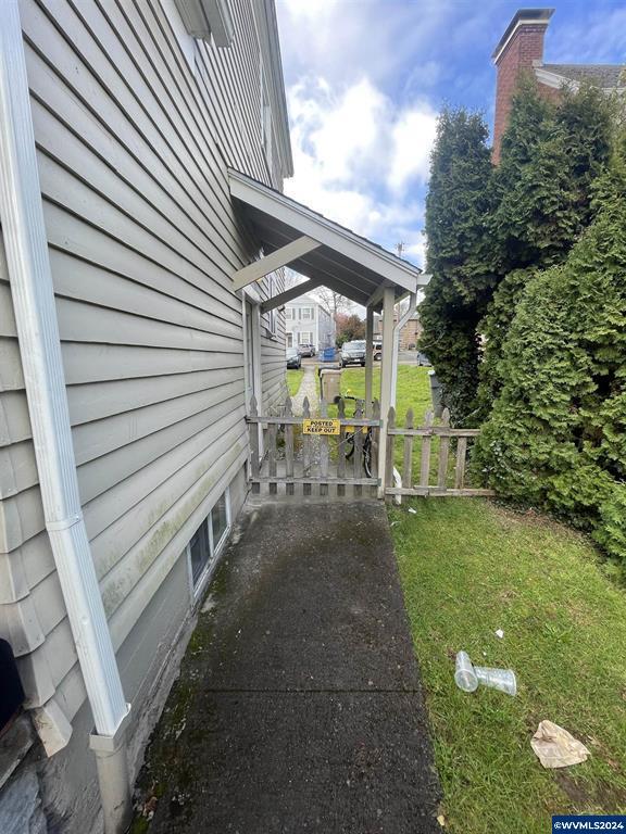 Building Photo - 320 NW 23rd St Unit Apartment