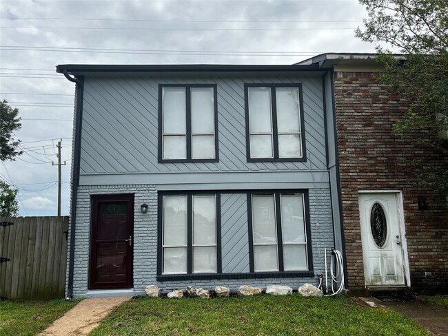 Building Photo - 8332 Oakhaven Rd