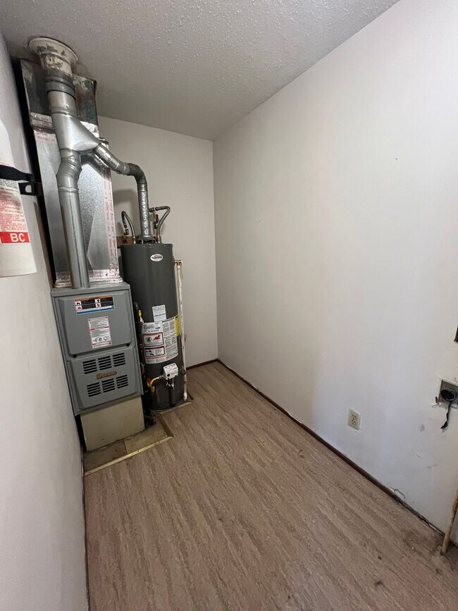 408 W Washington St Apartment Unit 24 Athens, IL