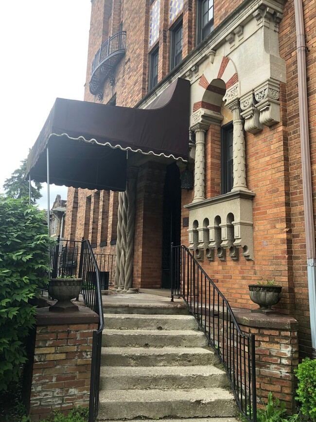 2023 Tuxedo St