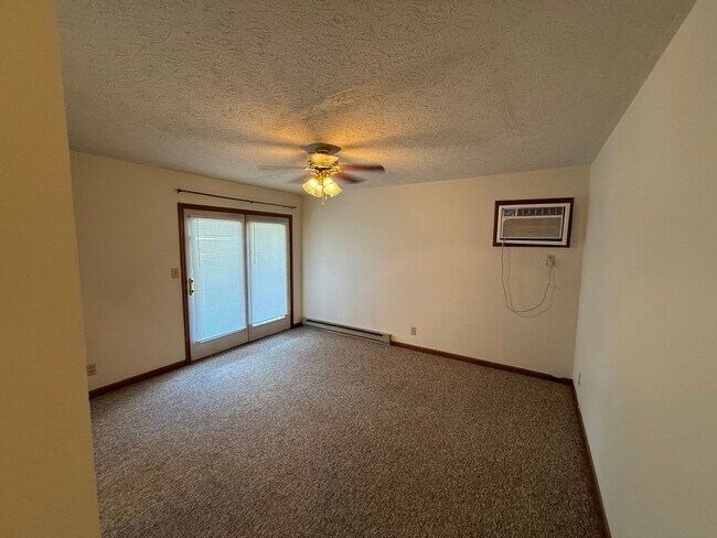 Leslie Manor Apartments