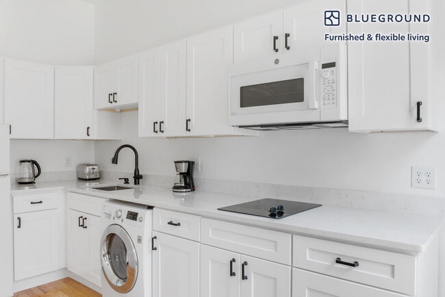 Photo - 232 Newbury St Unidad SI FL2-ID601