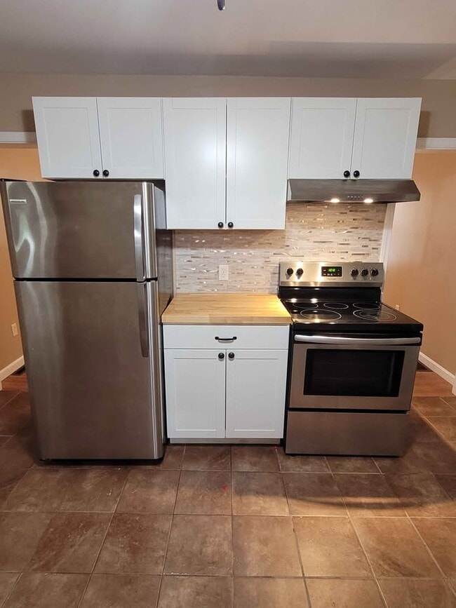 Building Photo - 391 Putnam Pike Unit C