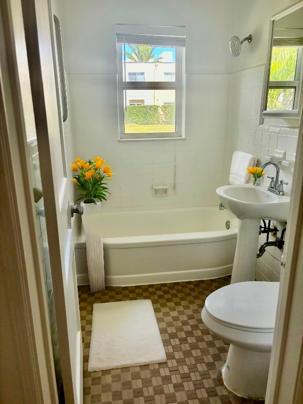 Photo - 1637 NE 9th St