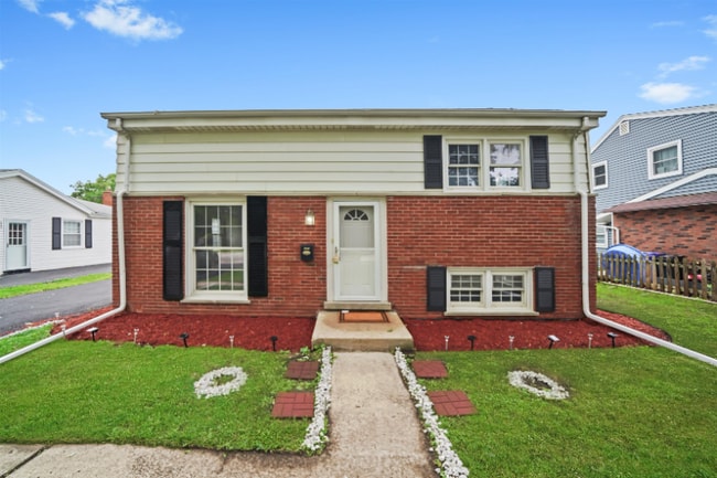 Building Photo - 221 S Park Blvd Rental