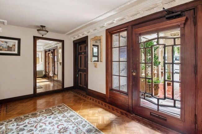 Photo - Pacific Heights: Updated Condo w/ Enchanting Shared Garden Unit 2051 Scott Street #101