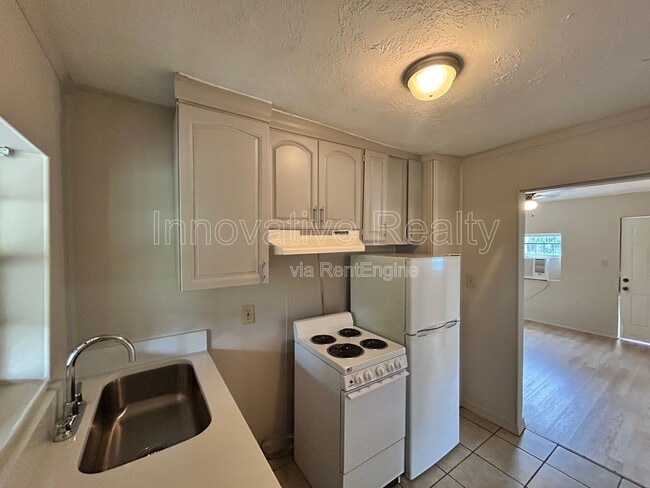 Photo - 517 E 5th St