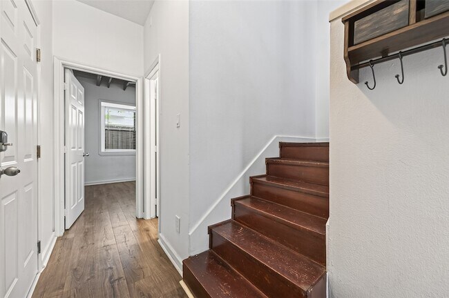Photo - 708 W Clay St