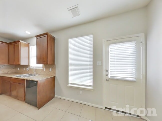 Photo - 21526 Lovis Way